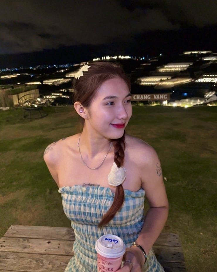 Cô gái người Long An thu hút mọi ánh nhìn.